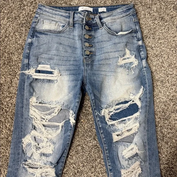 Distressed KanCan Jeans - Picture 5 of 6